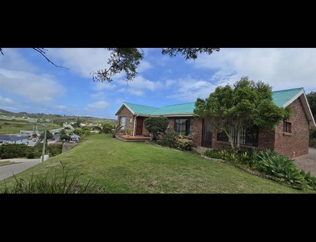 4 BEDROOM HOUSE FOR SALE IN GROOT BRAKRIVIER CENTRAL